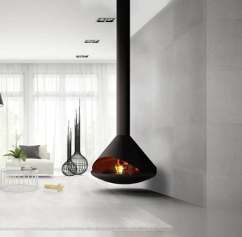 Hölzerne brennende Stahlofen-Decke angebrachter verschobener Kamin