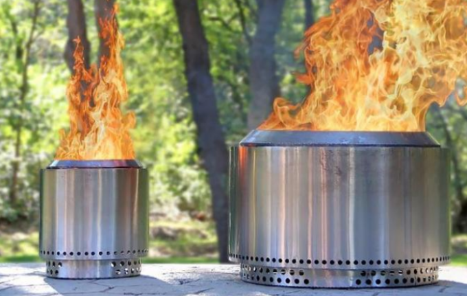 Hölzerne brennende Feuer-Stahlgrube Dekorations-niedriger Rauch im Freien Corten
