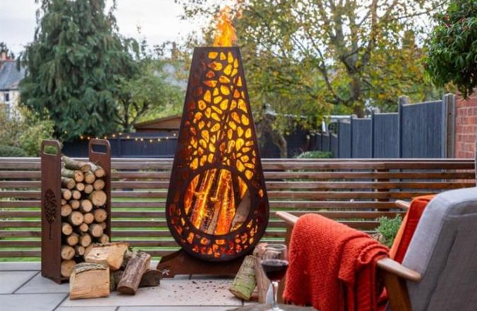 Kamin hölzerner brennender Corten-Stahl Colonna im Freien für Gartenlandschaft