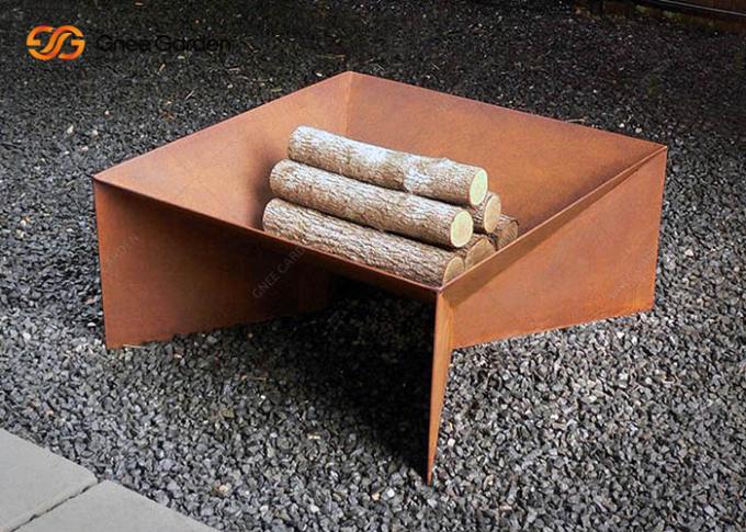 Hölzernes brennendes Stahlfeuer im Freien Pit Charcoal Bbq Grills Corten