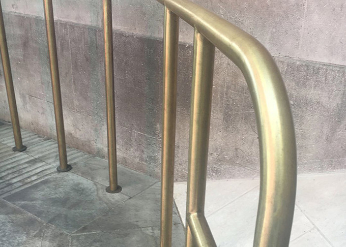 Möbel im Freien für städtischen Bau - Metallhandlauf