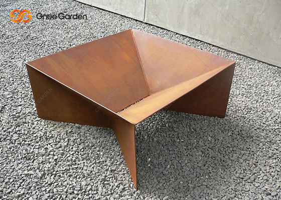 Hölzernes brennendes Stahlfeuer im Freien Pit Charcoal Bbq Grills Corten