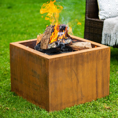 Hölzerne brennende Quadrat-Metallfeuer-Grube im Freien 600 x 600 X H500mm