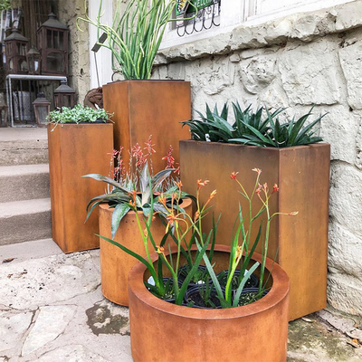 Fertigen Sie Stahlpflanzer-große quadratische Metallblumen-Töpfe Corten im Freien besonders an