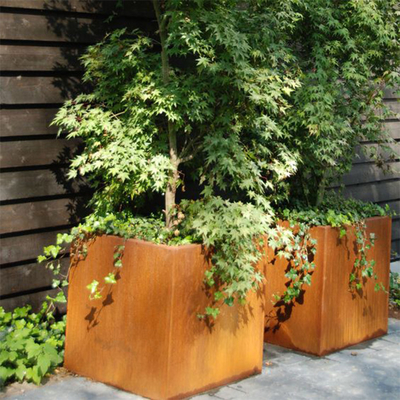 Fertigen Sie Stahlpflanzer-große quadratische Metallblumen-Töpfe Corten im Freien besonders an