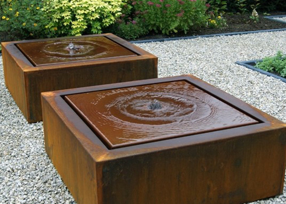 Metallgarten-Wasser-Brunnen-dekorative Skulptur-Wasser-Eigenschaften im Freien