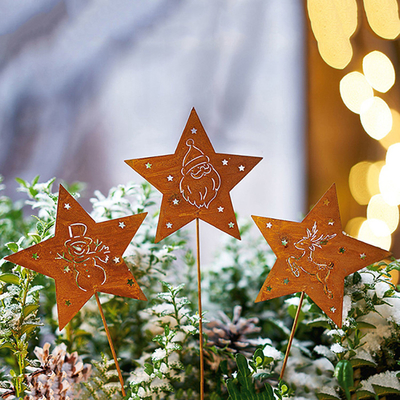 Sternförmiger verwitternder Stahlmetallgarten verziert Weihnachtsdekoration