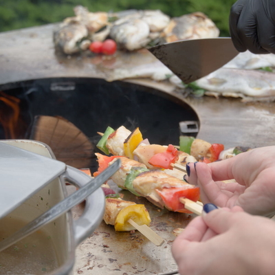 Vorverrostete Feuerstelle aus Cortenstahl zum Grillen im Freien