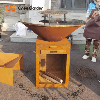Kochendes GRILL Grill-antikes Hochleistungsfeuer im Freien Pit Corten Metal Barbecue