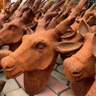 Eine 18 Zoll-Höhe verrostete Lion Face Sculpture Unique Cast-Eisen
