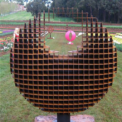 Gestaltet großer Metallstahlgarten Corten mit dreidimensionaler Kugel-Form