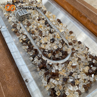 Freistehendes Holz, das Stahlfeuer Pit Rectangular Corten brennt