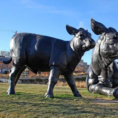 Klare Bronze-Stier Skulptur-Landschaftsstatuen der Höhen-180cm im Freien