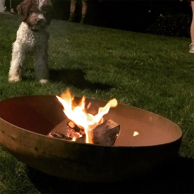 Rustikales rundes Messingarbeiter-Holz, das Stahlfeuer Pit For Outdoor Backyard Corten brennt