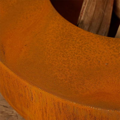 Decprative-Rundholz, das Stahlfeuer Pit Bowl Corten 70cm brennt