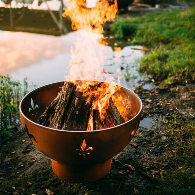 Großer Stahlmessingarbeiter-Feuer-Pit Garden Fire Bowl Rustic-Feuer-Grube Corten im Freien
