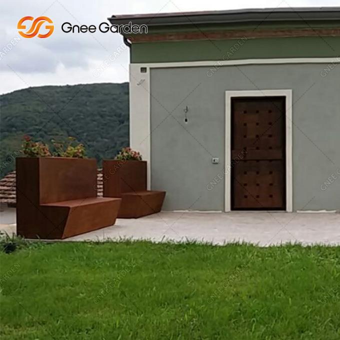 Kundenspezifische Corten-Stahl-Möbel im Freien entworfene Bank mit Pflanzer
