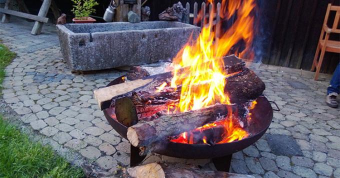 Runde Feuer-Stahlschüssel Stahlfeuer-Pit Morden Black Garden Cortens im Freien