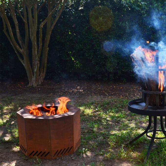 Garten-Lagerfeuer-Holz im Freien, das metallfeuer-Schüssel Corten Stahlringsum rustikale Feuer-Grube brennt
